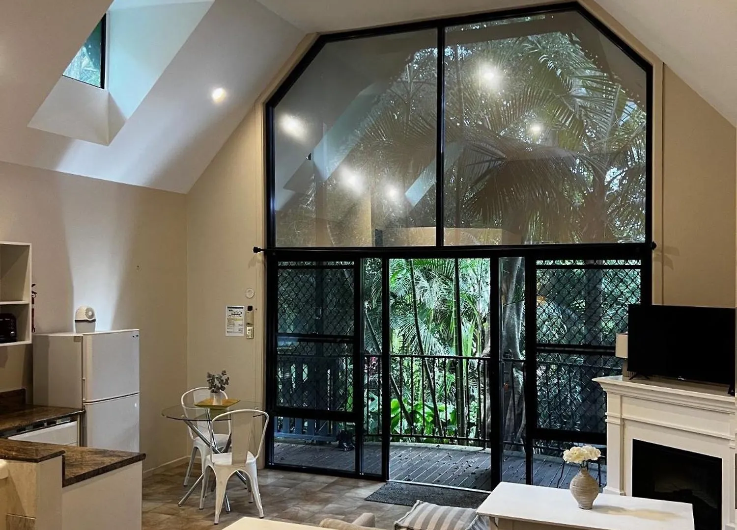 Gallery Walk Chalets - Tamborine Mountain Mount Tamborine