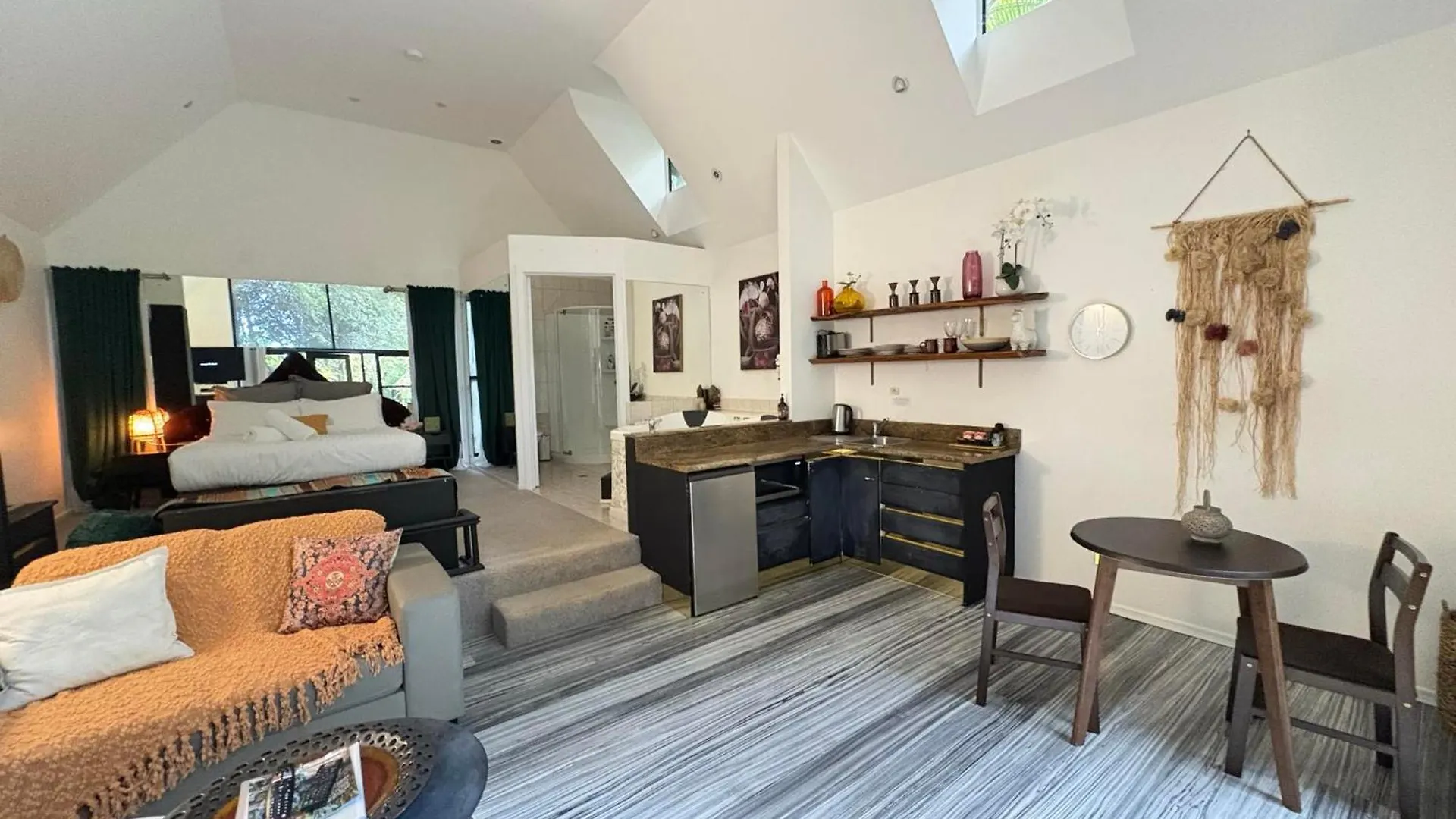 Gallery Walk Chalets - Tamborine Mountain